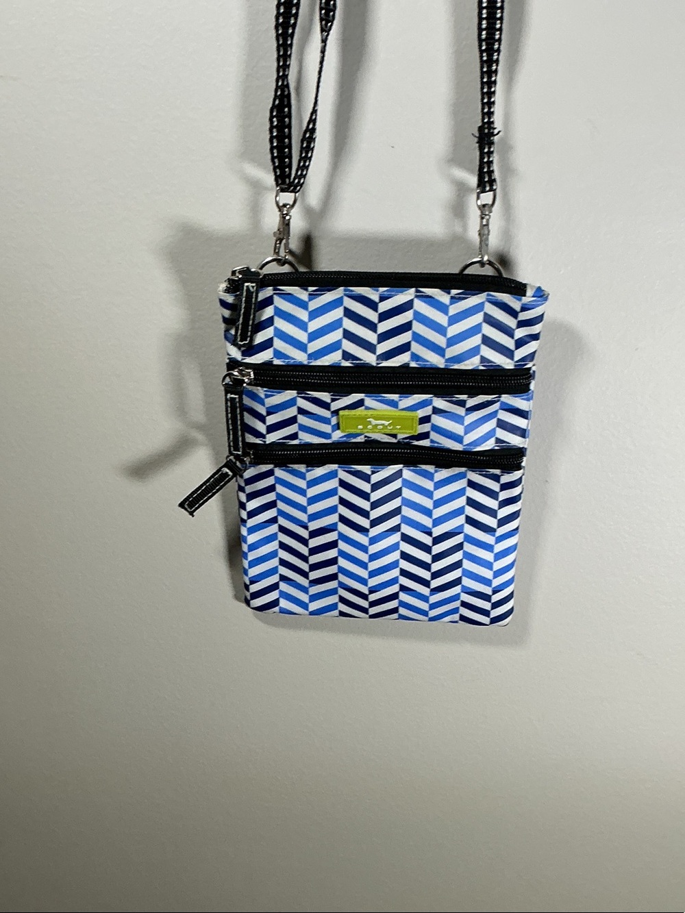 Scout Blue Chevron Crossbody Bag Triple Zip Organizer Like New